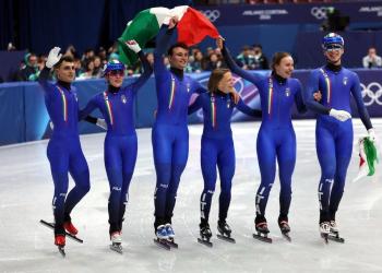 Olimpiadi Milano Cortina 2026, 2&deg; oro per l&rsquo;Italia: vittoria nella staffetta mista di short track con Confortola, Fontana, Nadalini e Sighel
