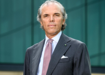 Epstein files, Brachetti Peretti tratt&ograve; col finanziere per cedere gruppo Api nel 2014, Jeffrey: "commissione 5%, se accordo fallisce parliamo di donne"