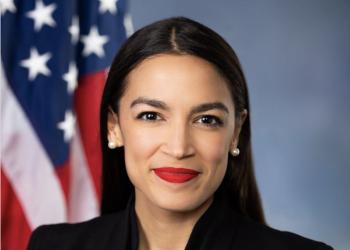 Gaza, Alexandria Ocasio-Cortez a Monaco sfida gli Usa e invoca Leahy Laws: "Gli aiuti incondizionati a Israele hanno permesso il genocidio"