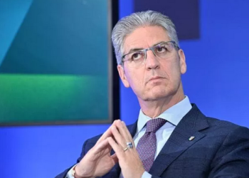 Olimpiadi Milano-Cortina, direttore RaiSport Petrecca si dimette dopo gaffe di telecronaca per cerimonia d'apertura; Lollobrigida ad interim