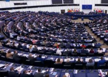 Dazi Usa al 15%, sospesa la ratifica dell&rsquo;accordo commerciale Turnberry con Washington, Trump: "Chi fa giochetti si becca tariffe pi&ugrave; alte"