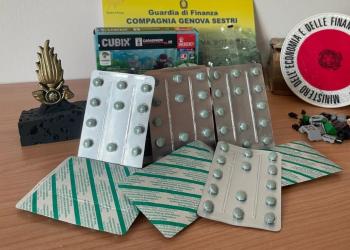 Genova, pastiglie di Ossicodone sequestrate all'aeroporto dalla Finanza, lo stupefacente dello sballo era diretto negli Usa