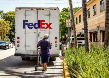 FedEx cita governo Usa e chiede "rimborso completo" dopo tariffe invalidate da Corte Suprema: &egrave; la prima causa di risarcimento dazi