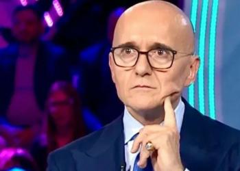 Io sto con Alfonso Signorini, senza se e senza ma; meglio succhiare vibratori che fare come Corona 