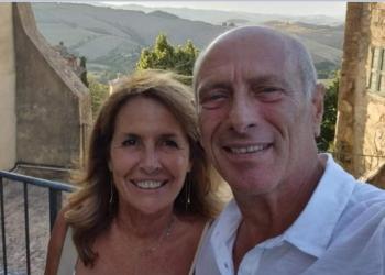 Roberta Sciubba morta per malore improvviso a 64 anni, era la moglie del giornalista Massimo Caputi: "La mia stella polare"