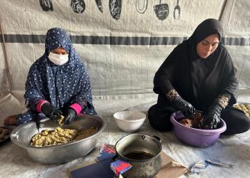 Gaza, i biscotti dell&rsquo;Eid: gioia creata da donne vedove nonostante il dolore del lutto e la scarsit&agrave; delle materie prime