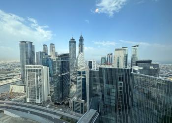 Dubai, crollo turismo e immobiliare in crisi, prezzi delle case in calo tra 12 e 15%, volumi delle transazioni -37% su base annua