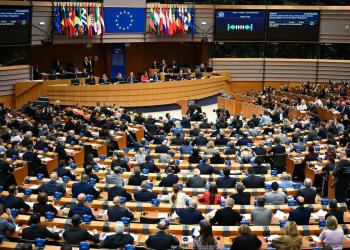 Migranti, ok del Parlamento Ue ai centri per rimpatri nei Paesi terzi con 389 s&igrave;, 206 no e 32 astenuti, Meloni: "Ecco la direzione giusta"