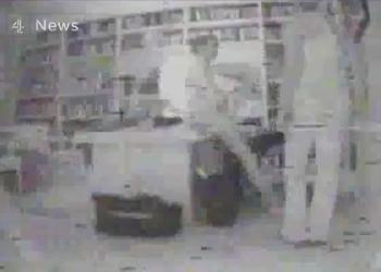 Epstein, nel 2014 installate telecamere nascoste nella casa di Palm Beach, il VIDEO di Jeffrey con 3 donne, 1 inginocchiata, ipotesi foursome