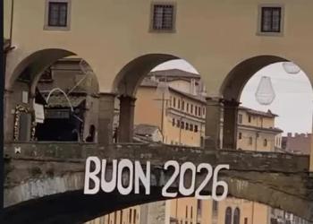 Il tradizionale tuffo in Arno di inizio anno 2026 del Governatore della Toscana Eugenio Giani dalla Societ&agrave; Canottieri Firenze