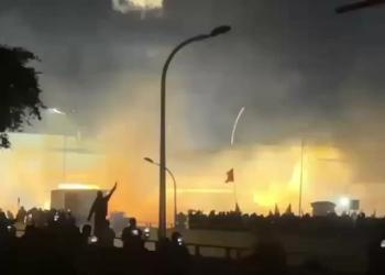 Iraq, manifestanti pro-Iran assaltano Green Zone di Baghdad e a ambasciata Usa: "Morte ai sionisti e agli yankee" - VIDEO