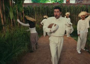 Super Bowl, artista portoricano Bad Bunny canta in spagnolo e dedica esibizione a immigrati in Usa, Trump: "Peggior show di sempre" - VIDEO