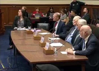 Vaccino Covid, ex direttore del CDC Robert Redfield conferma esistenza effetti avversi sotto giuramento: "Li stavamo nascondendo"