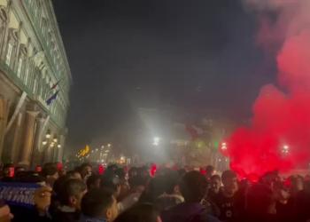 Al Napoli la Super Coppa, in citt&agrave; esplode la festa, in migliaia in strada per esultare - VIDEO