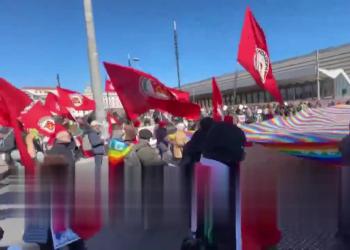 "No Kings", il VIDEO del corteo a Roma contro il governo Meloni, Trump e le guerre, oltre 15mila presenti, citt&agrave; blindata