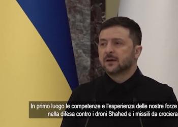 Iran, Zelensky tende la mano a Trump unendosi ad Usa e Israele: &ldquo;Invieremo sistemi di difesa anti-drone ed esperti&rdquo; - VIDEO