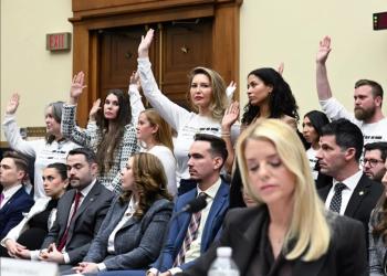 Epstein, Pam Bondi glissa sui files e difende Trump: "Nessuna prova della sua presenza", dem Lieu: "Menti sotto giuramento" - VIDEO