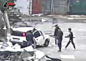 Reggio Calabria, rubavano auto e rivendevano i pezzi: 17 arresti