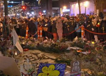 Minneapolis piange Alex Pretti, la veglia per la vittima