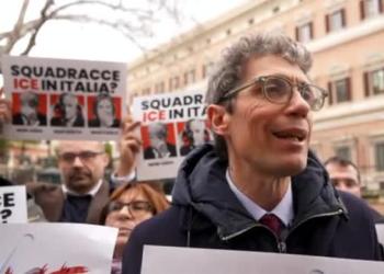 Giochi, protesta "No ICE in Italy" davanti all'ambasciata Usa a Roma