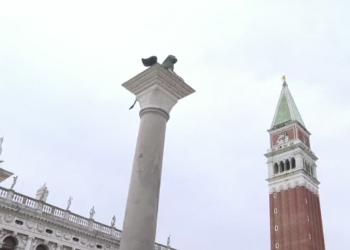 Turisti in maschera a Venezia, si rinnova la magia del Carnevale