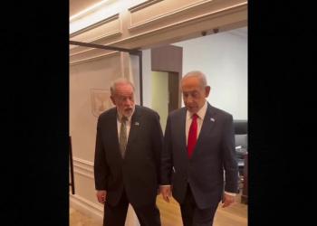 "Netanyahu morto, il VIDEO in cui parla con l'ambasciatore Usa Huckabee creato da AI, dai dubbi sull'altezza al 'Sono vivo'"