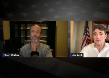 Usa, Joe Kent: "Isis e Al-Qaeda strategicamente armati da Washington per combattere in Siria e servire Israele" - VIDEO