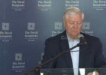 Tel Aviv, senatore Graham si prostra al sionismo: "Guerre del futuro partono da qui, se non sei un passo avanti al nemico, soffri" - VIDEO