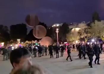 Israele, proteste a Tel Aviv contro la guerra in Iran represse dall'Idf: "Stop all'imperialismo ebraico e degli Usa" - VIDEO