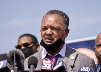 Addio a Jesse Jackson, morto a 84 anni per paralisi sopranucleare progressiva il reverendo icona dei diritti civili in Usa