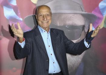 Falso vaccino Covid, Pippo Franco rinviato a giudizio con moglie, figlio e altre 15 persone per non essersi piegato al Green Pass