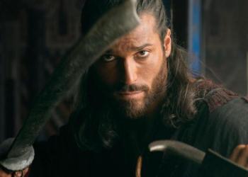 Che cosa vedere in tv stasera, 16 dicembre 2025, la guida dei programmi in prima serata da Sandokan a La notte nel cuore