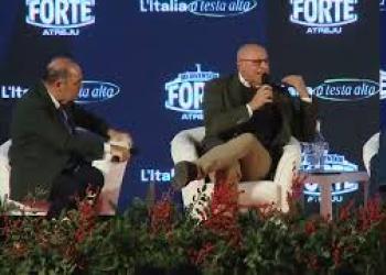 Premierato, Rampelli a Renzi: "Tua riforma non stava in piedi non sei credibile"