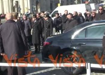 Funerali di Valentino, l'arrivo del feretro alla Basilica di Santa Maria degli Angeli a Roma