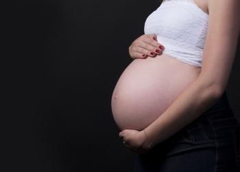 Maschi non fertili e gravidanza incerta per le donne, se mangiano cibi ultraprocessati: alimentazione industriale e buon sviluppo embrionale non stanno insieme