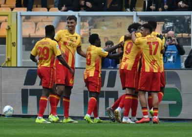 La Cremonese si sveglia tardi, il Lecce vince 2-1 lo scontro salvezza