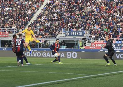 Il Verona espugna Bologna e riparte nella lotta salvezza