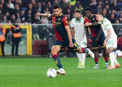 Il Genoa di De Rossi vince 2-1 e rallenta la corsa Champions della Roma