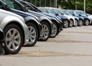 Mercato dell&rsquo;auto +14% a febbraio, Stellantis +27,7%, auto elettriche +80,5% spinte da incentivi; quota auto cinesi al 12,5%