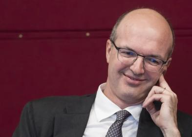 Mediobanca, potenziale remunerazione di &euro;5,4 milioni annui per Melzi d'Eril; nel 2025 il Ceo ha percepito &euro;643.000