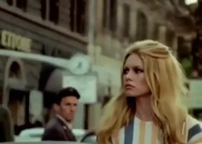Brigitte Bardot, il VIDEO dell'attrice mentre passeggia per Roma nel film cult "Les femmes" del 1969 diretto da Jean Aurel