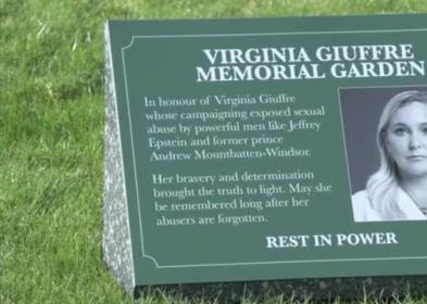 Epstein, blitz a Buckingham Palace: un giardino per Virginia Giuffre