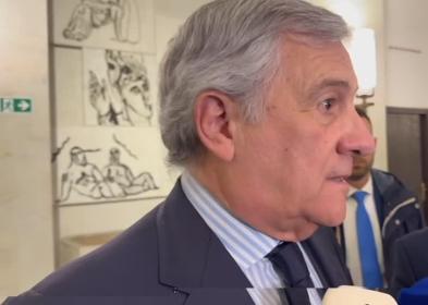 Tajani: "Entro stasera 2.500 italiani torneranno dai Paesi del Golfo"