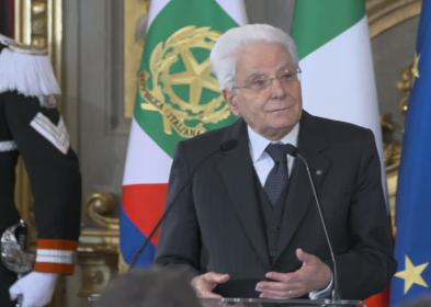Mattarella: non rassegnarsi a un mondo di chi si impone sugli altri