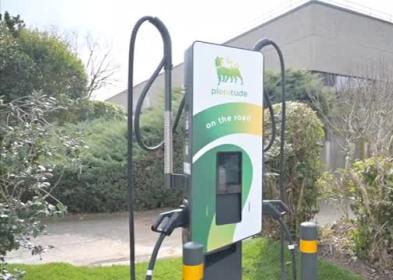 Plenitude e Pininfarina ridisegnano le stazioni di rifornimento 