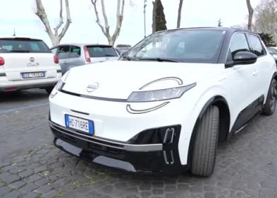 La nuova Nissan Micra 100% elettrica debutta sulle strade italiane