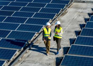 Indagine, presenza femminile nelle rinnovabili si ferma al 35%