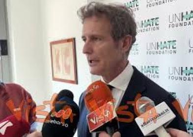 Benetton all'evento di Unhate sulla fragilit&agrave; tra i giovani: Non sono svogliati, cercano spazio