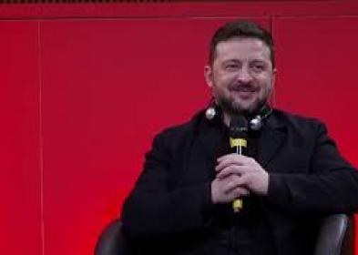 Standing ovation degli studenti francesi per Zelensky a Sciences Po Paris