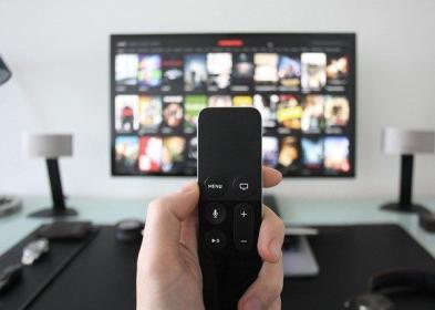 Che cosa vedere in tv stasera 2 marzo 2026, la guida ai programmi tv, da Ulisse a Scherzi a parte a Pattini d&rsquo;argento